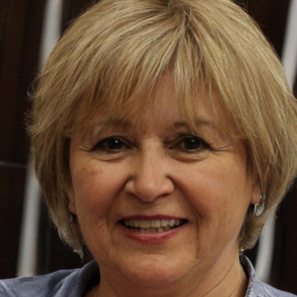 Retrato profesional de Carmen Estévez